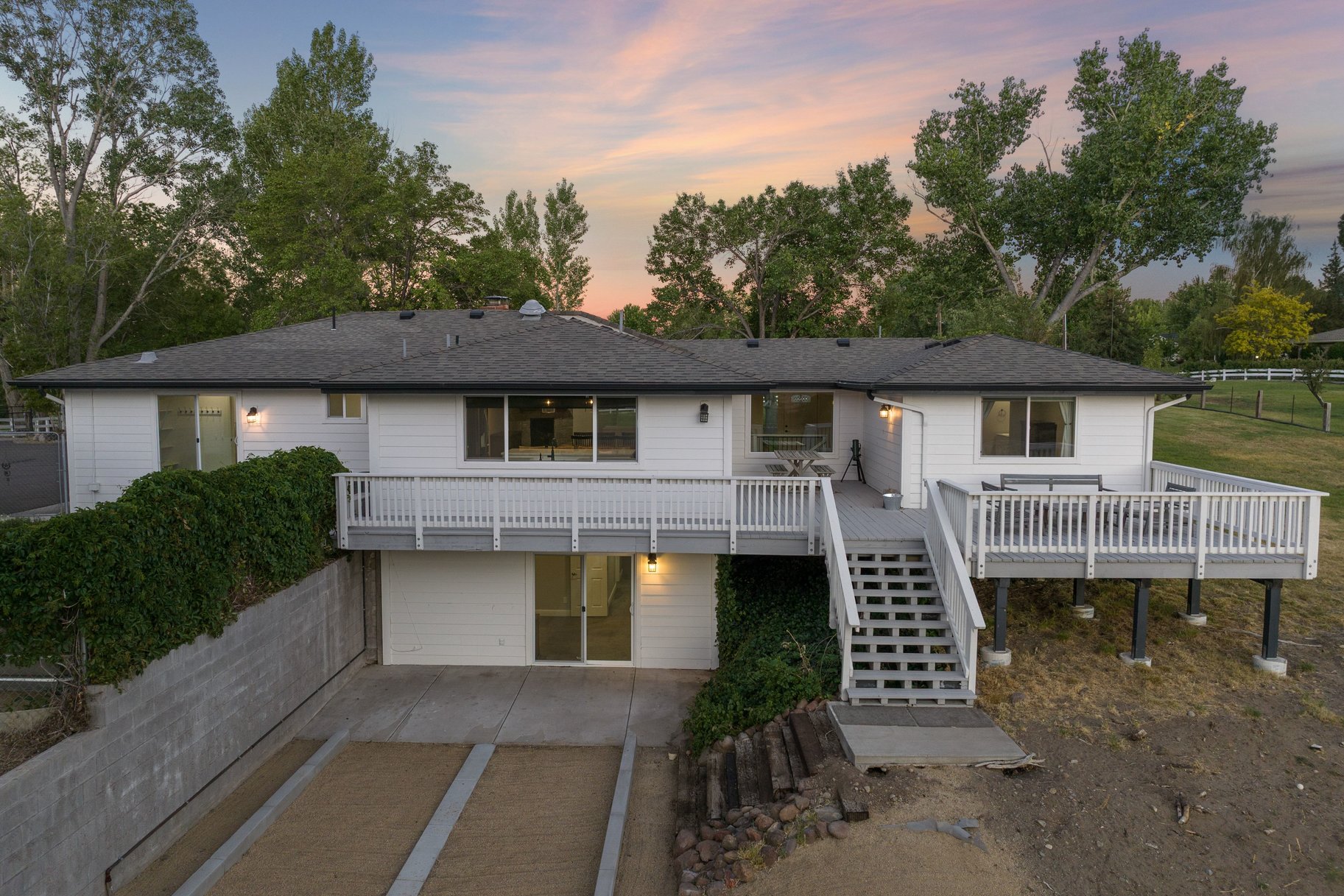 3855 Fairview Road - 物件實景