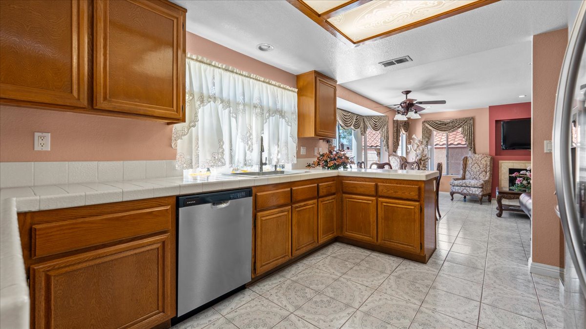 Corona, California, 92881, United States, 5 Bedrooms Bedrooms, ,3 BathroomsBathrooms,Residential,For Sale,1983465