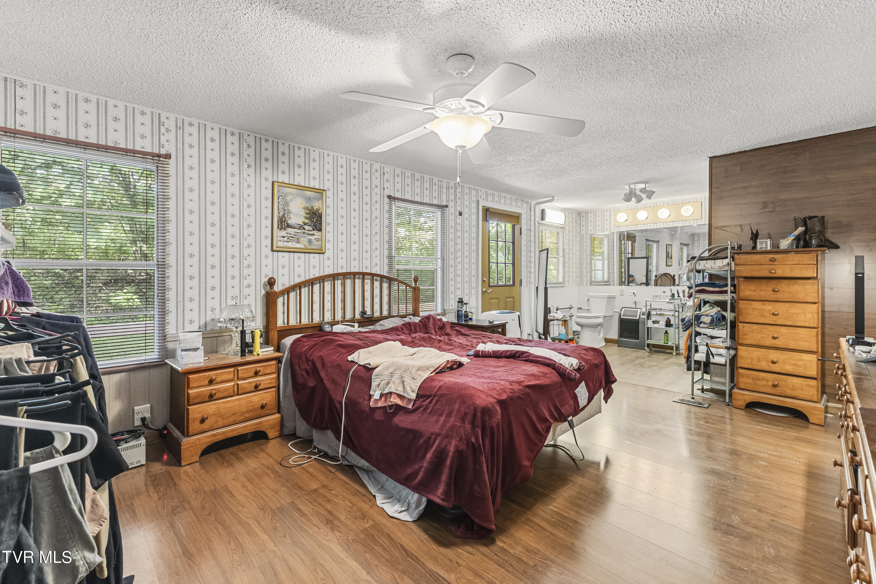 Jonesborough, Tennessee, 37659, United States, 3 Bedrooms Bedrooms, ,3 BathroomsBathrooms,Residential,For Sale,1888653