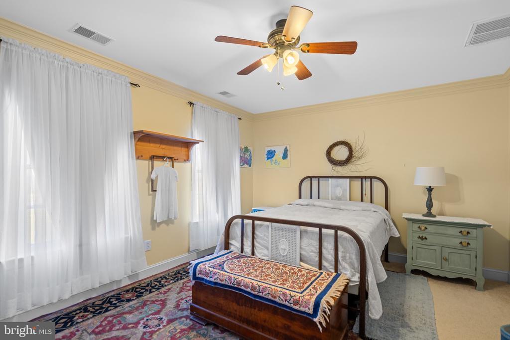 Gore, Virginia, 22637, United States, 4 Bedrooms Bedrooms, ,4 BathroomsBathrooms,Residential,For Sale,1987916