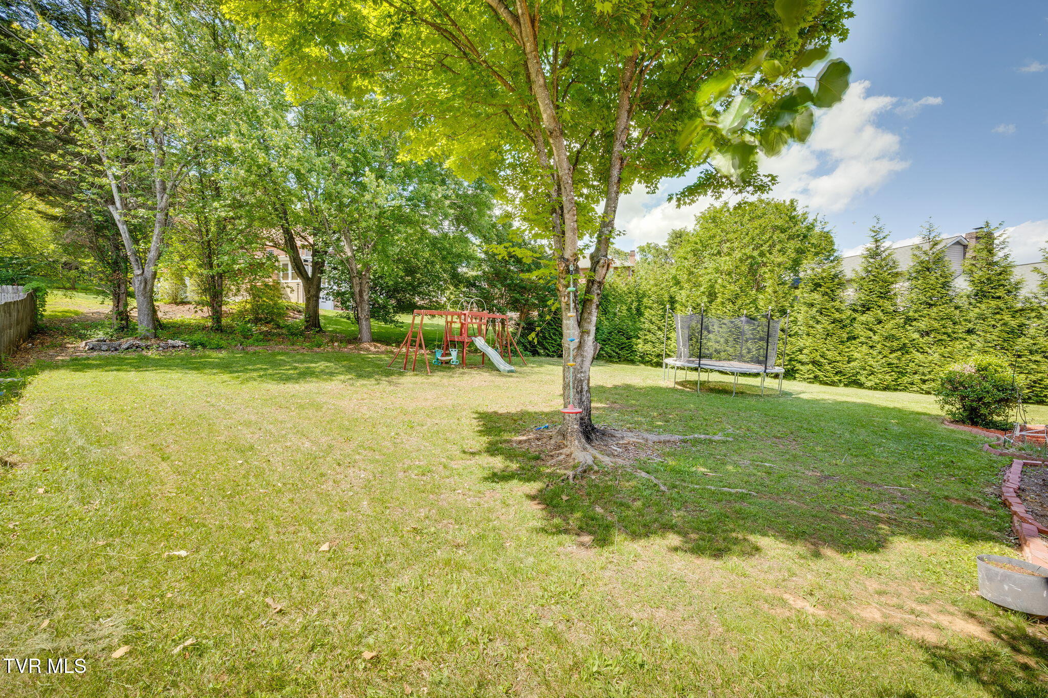 Johnson City, Tennessee, 37604, United States, 4 Bedrooms Bedrooms, ,4 BathroomsBathrooms,Residential,For Sale,1944791