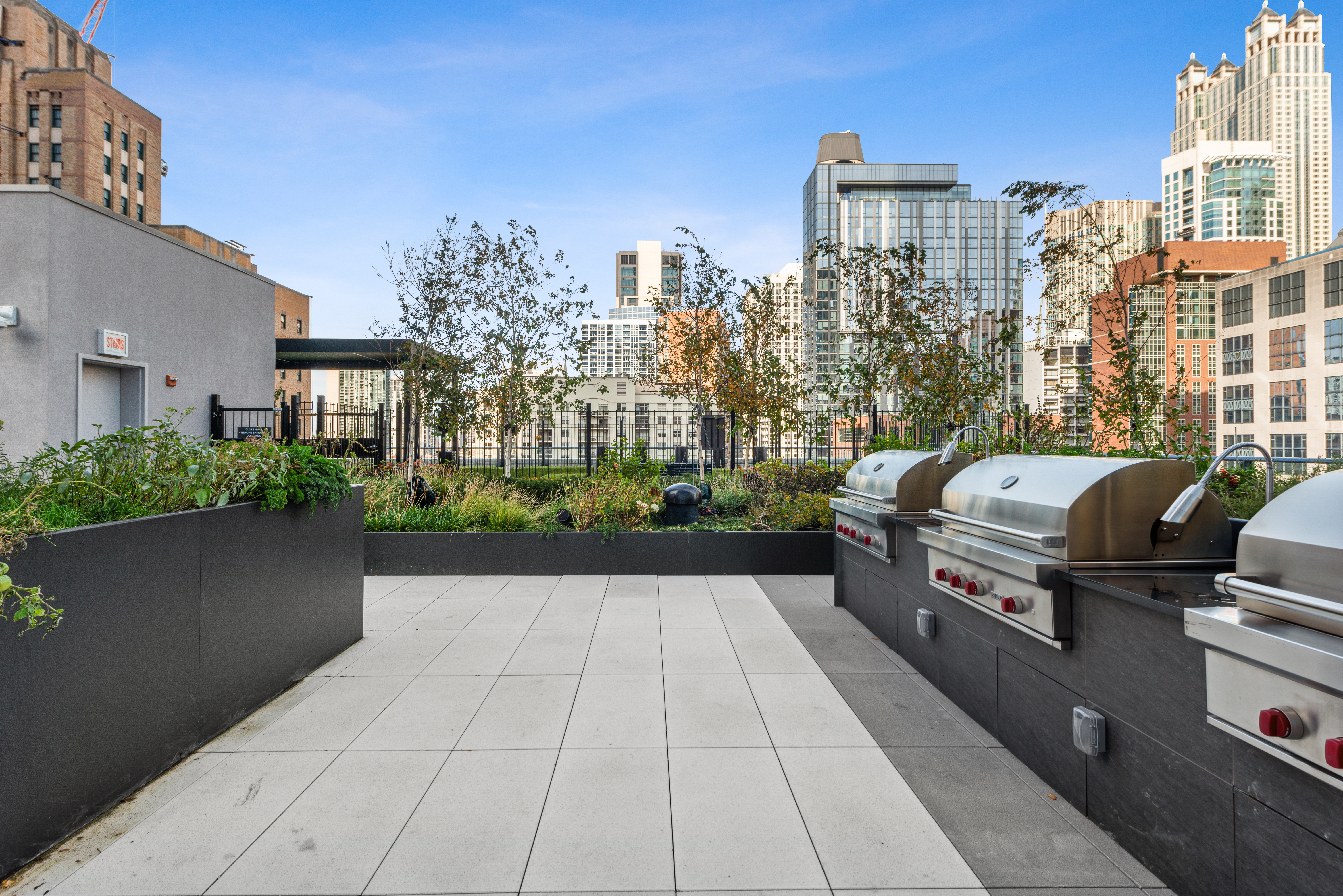  Quiet Tranquility of a Private Retreat With All the Excitement of a City Address - 物件實景