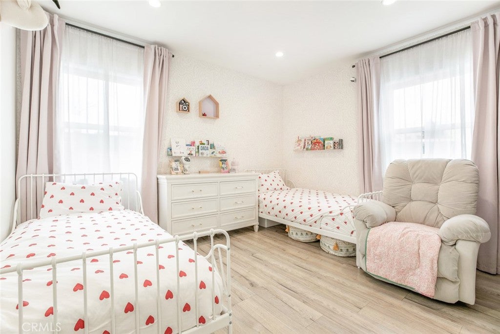 Van Nuys, California, 91402, United States, 3 Bedrooms Bedrooms, ,1 BathroomBathrooms,Residential,For Sale,1949812