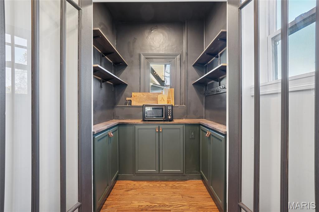 Kirkwood, Missouri, 63122, United States, 3 Bedrooms Bedrooms, ,4 BathroomsBathrooms,Residential,For Sale,2002227