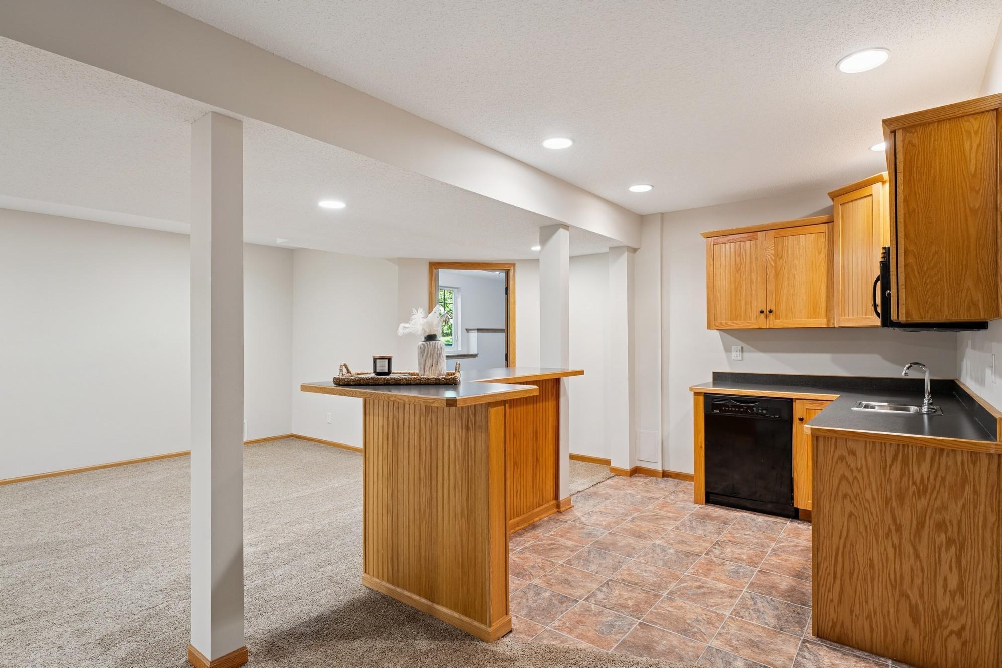 Woodbury, Minnesota, 55129, United States, 5 Bedrooms Bedrooms, ,3 BathroomsBathrooms,Residential,For Sale,1917665