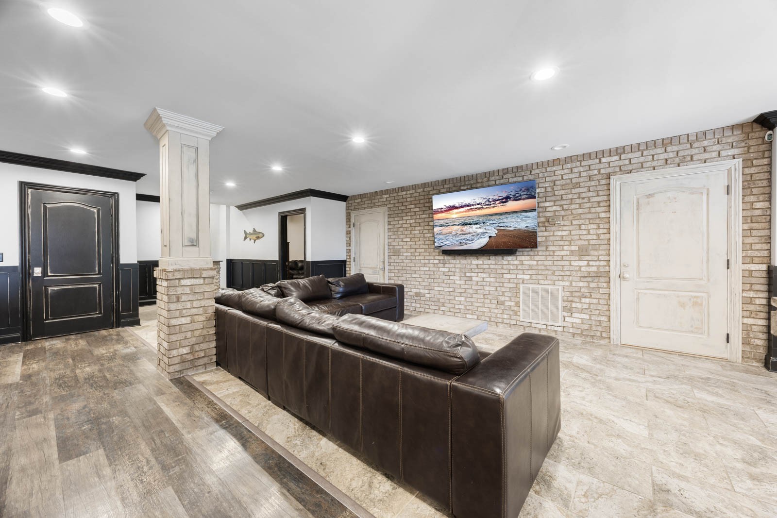 Clarksville, Tennessee, 37043, United States, 4 Bedrooms Bedrooms, ,5 BathroomsBathrooms,Residential,For Sale,1997798