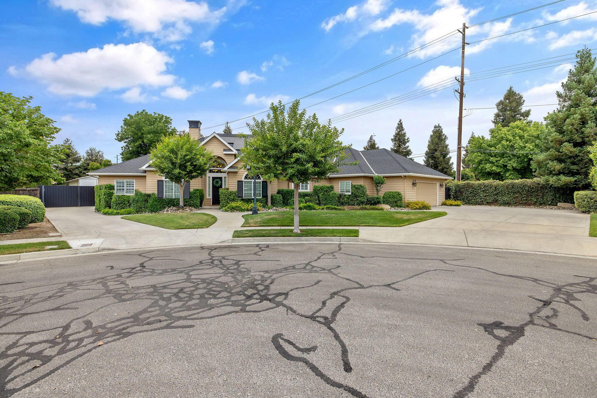 Visalia, California, 93277, United States, 3 Bedrooms Bedrooms, ,2 BathroomsBathrooms,Residential,For Sale,2048559