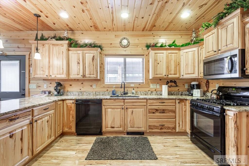 ISLAND PARK, Idaho, 83429, United States, 5 Bedrooms Bedrooms, ,3 BathroomsBathrooms,Residential,For Sale,2005843