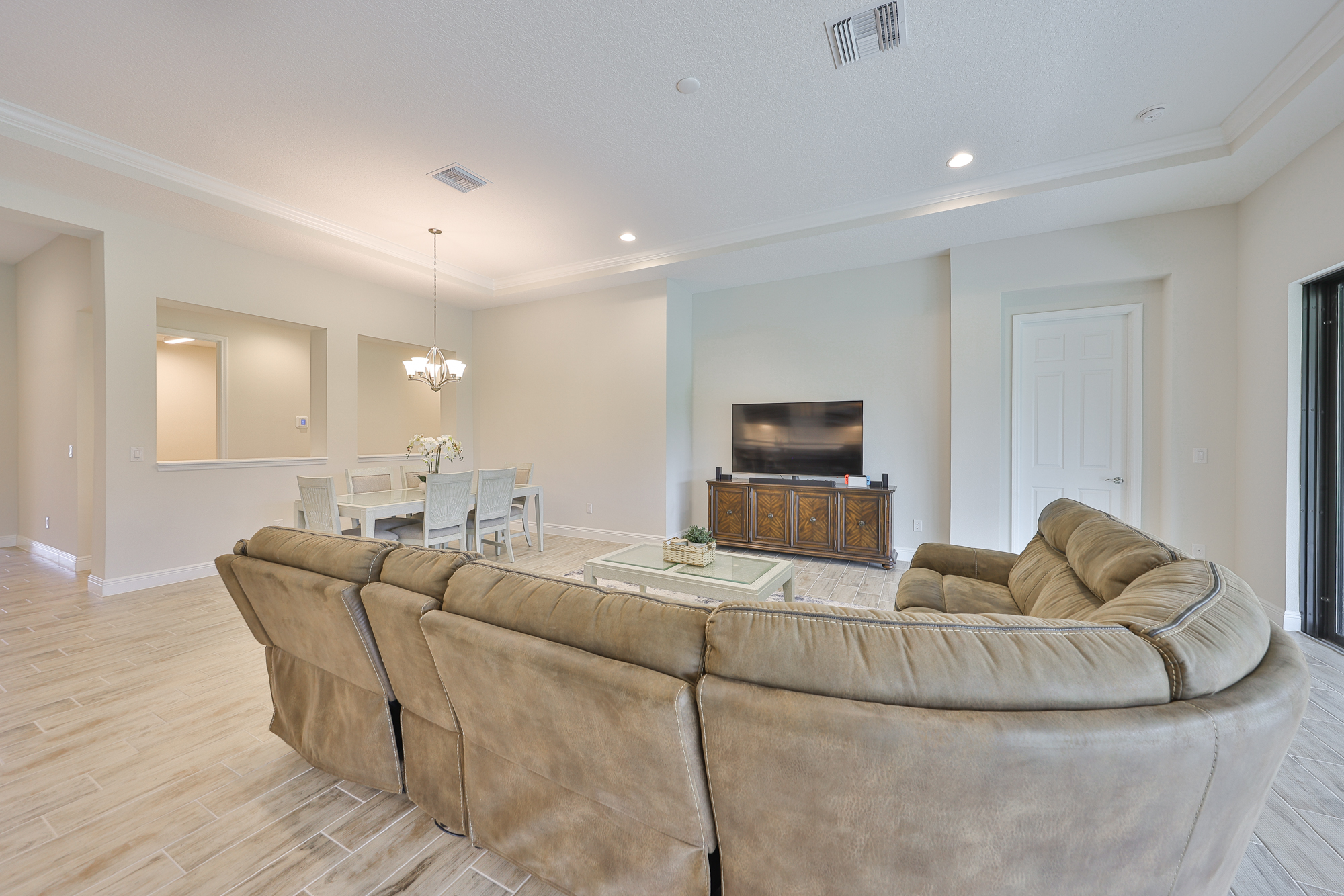 Riverview, Florida, 33579, United States, 4 Bedrooms Bedrooms, ,3 BathroomsBathrooms,Residential,For Sale,1973757