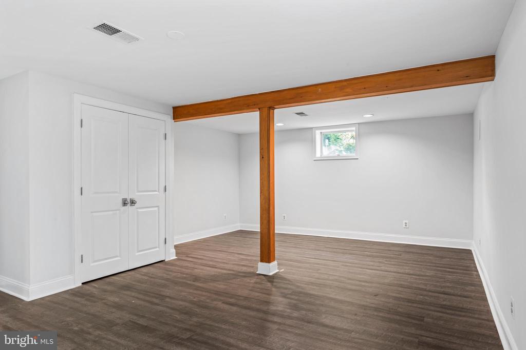 Falls Church, Virginia, 22043, United States, 5 Bedrooms Bedrooms, ,3 BathroomsBathrooms,Residential,For Sale,1977846