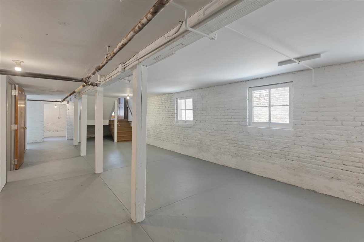 Evanston, Illinois, 60202, United States, 4 Bedrooms Bedrooms, ,Residential,For Sale,1923583