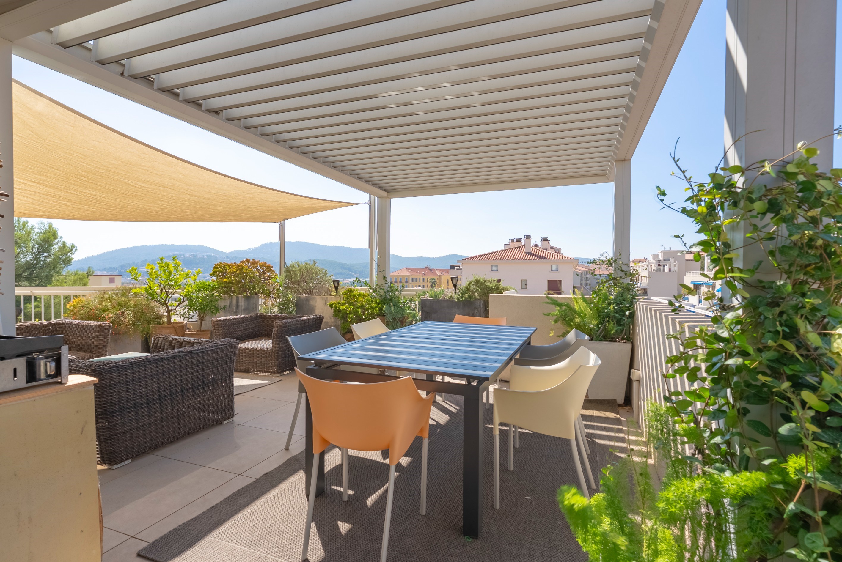  Hyères, Town Centre – Top-Floor Duplex Apartment with Terraces - 物件實景