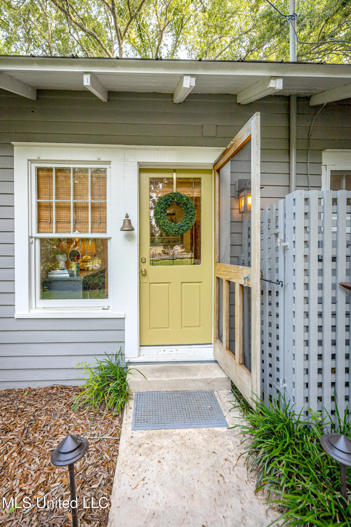 Ocean Springs, Mississippi, 39564, United States, 3 Bedrooms Bedrooms, ,2 BathroomsBathrooms,Residential,For Sale,1987573