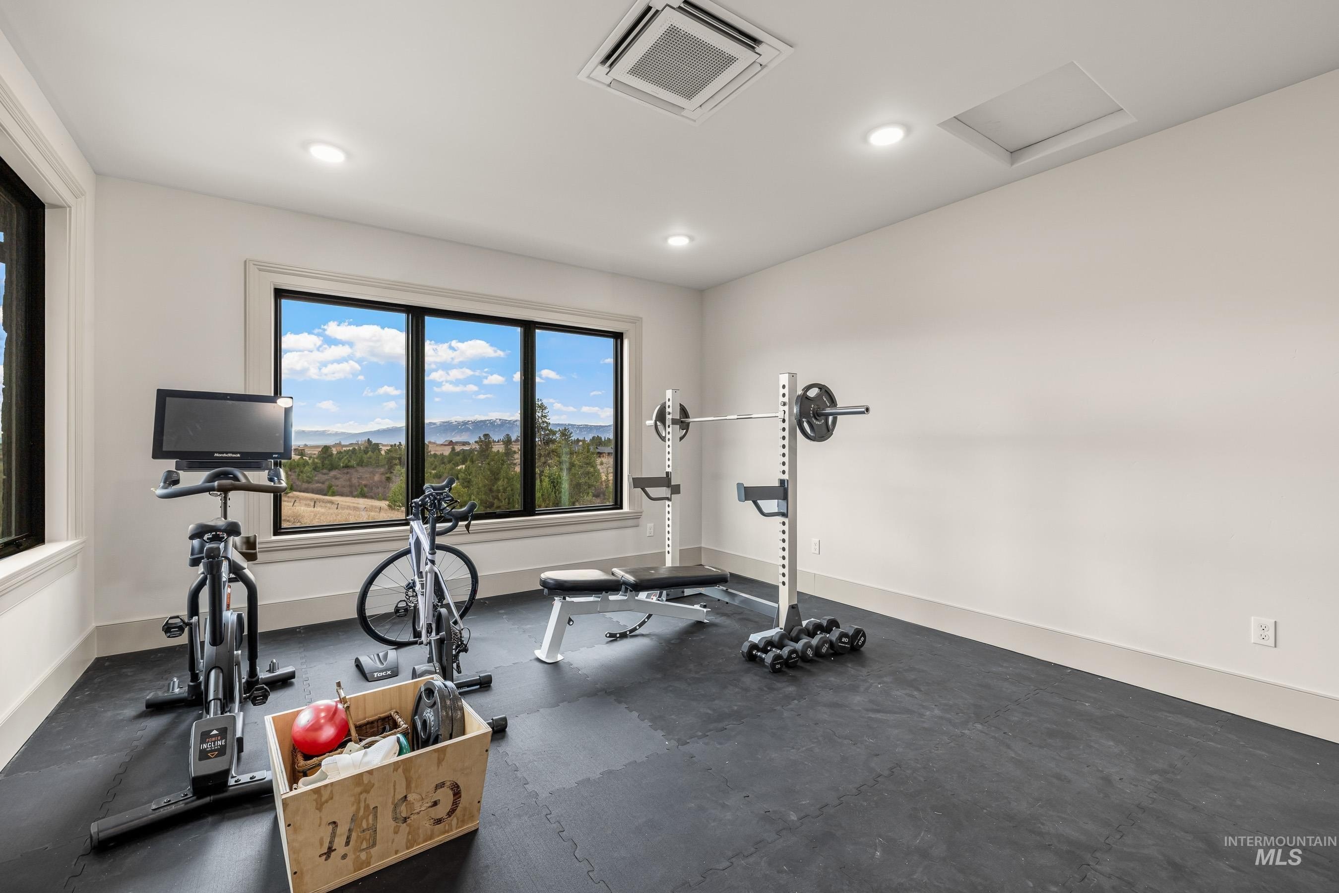 McCall, Idaho, 83638, United States, 5 Bedrooms Bedrooms, ,4 BathroomsBathrooms,Residential,For Sale,1989915