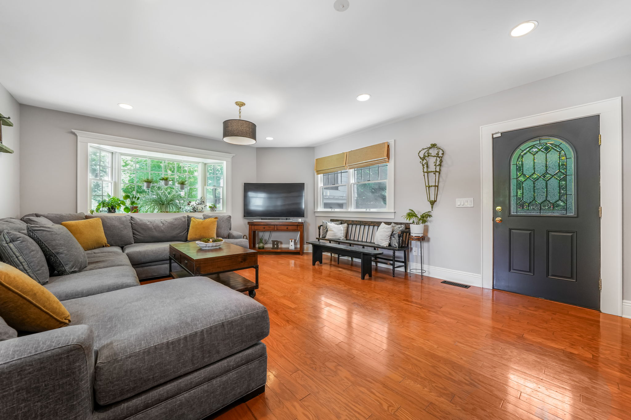 Midland Park, New Jersey, 07432, United States, 4 Bedrooms Bedrooms, ,4 BathroomsBathrooms,Residential,For Sale,1975640