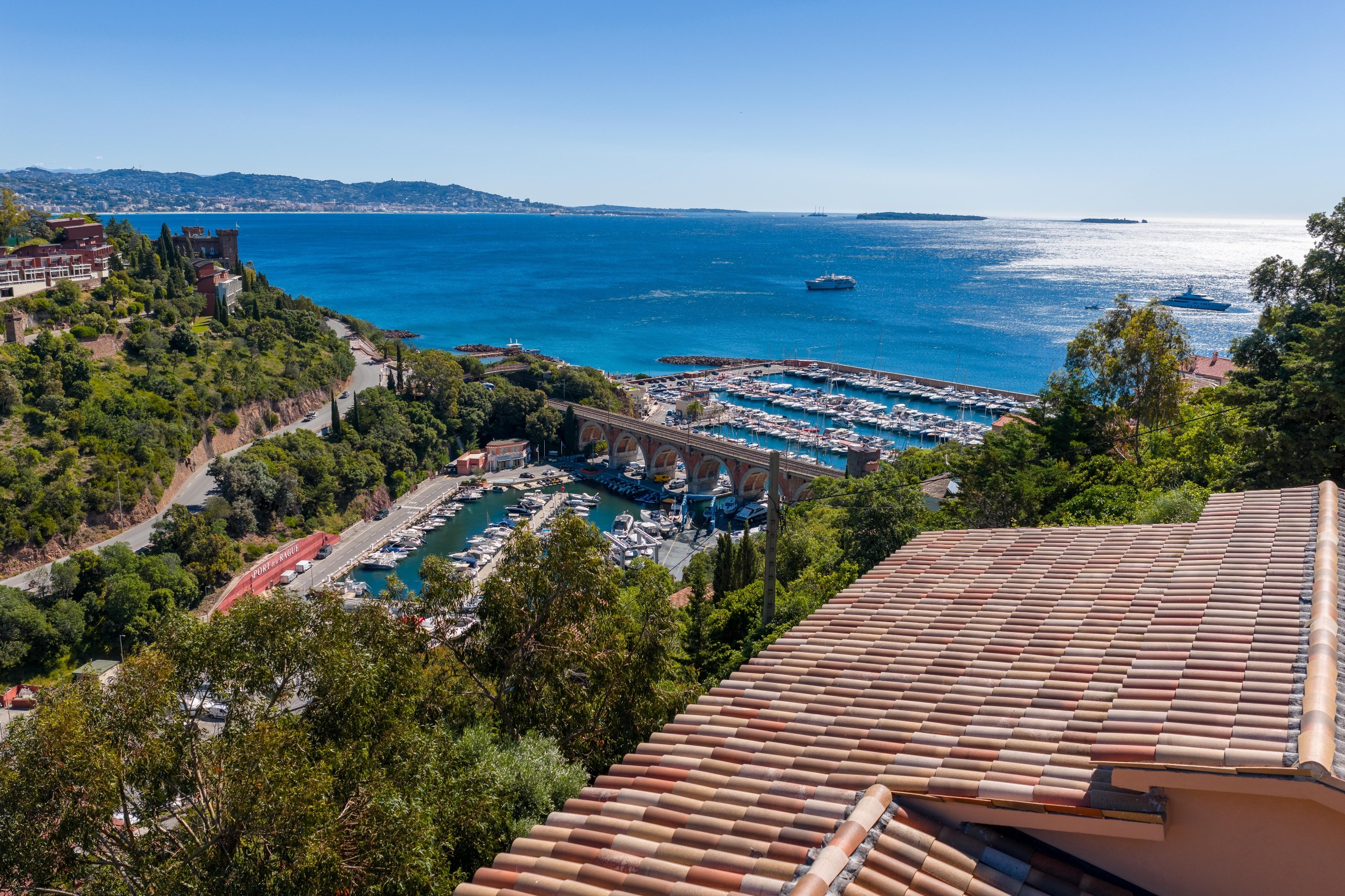  Théoule-sur-Mer Contemporary villa with panoramic sea views in a gated resident… - 物件實景