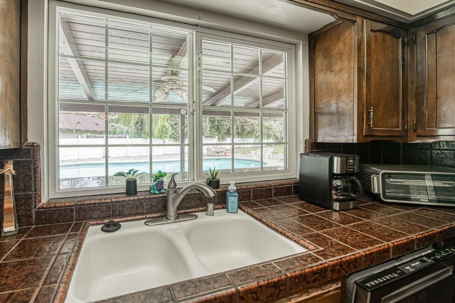 Sanger, California, 93657, United States, 4 Bedrooms Bedrooms, ,3 BathroomsBathrooms,Residential,For Sale,1897829