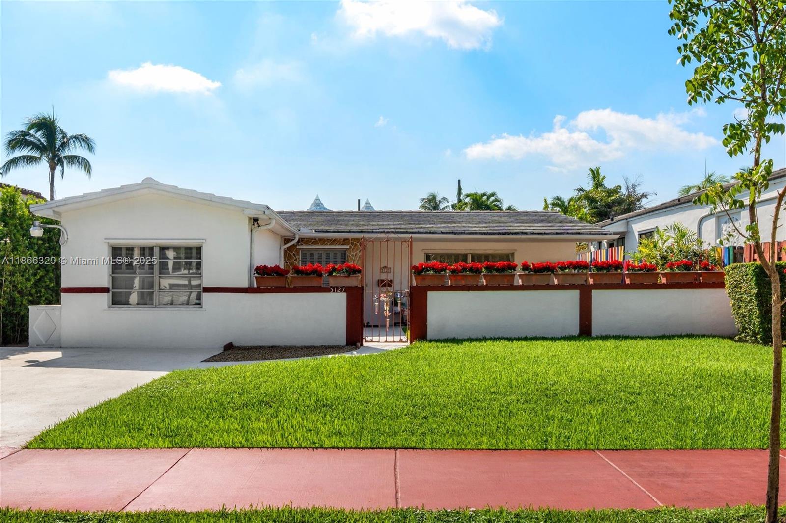 Miami Beach, Florida, 33140, United States, 3 Bedrooms Bedrooms, ,2 BathroomsBathrooms,Residential,For Sale,1934201