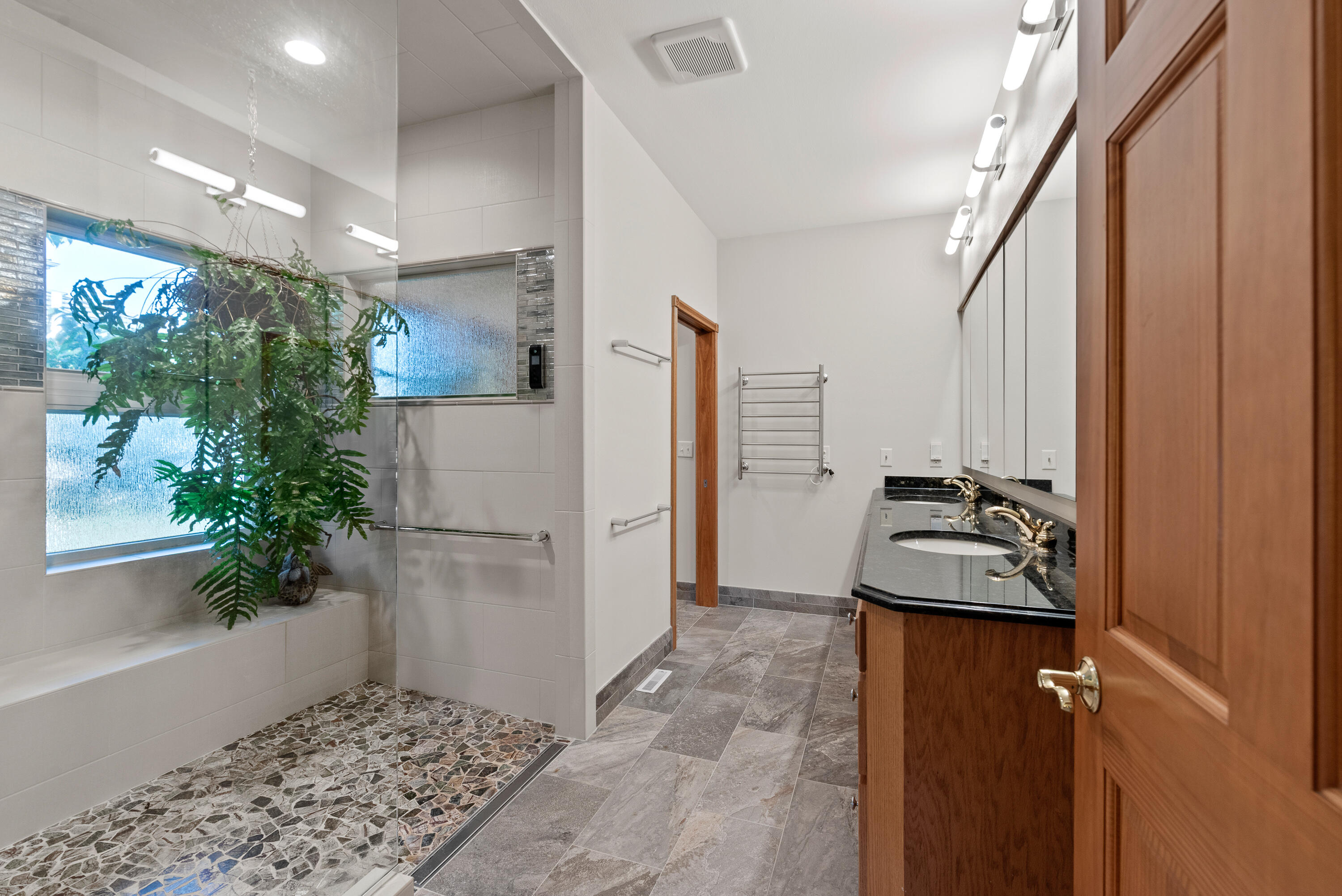 Hartland, Wisconsin, 53029, United States, 4 Bedrooms Bedrooms, ,5 BathroomsBathrooms,Residential,For Sale,1907697