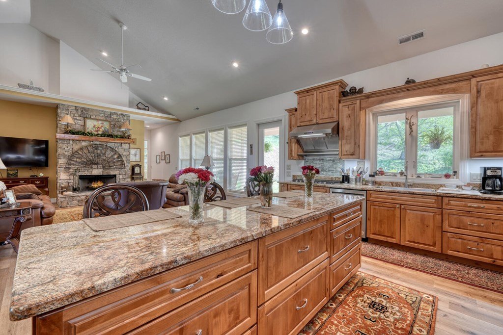 Hayesville, North Carolina, 29804, United States, 3 Bedrooms Bedrooms, ,3 BathroomsBathrooms,Residential,For Sale,1983718