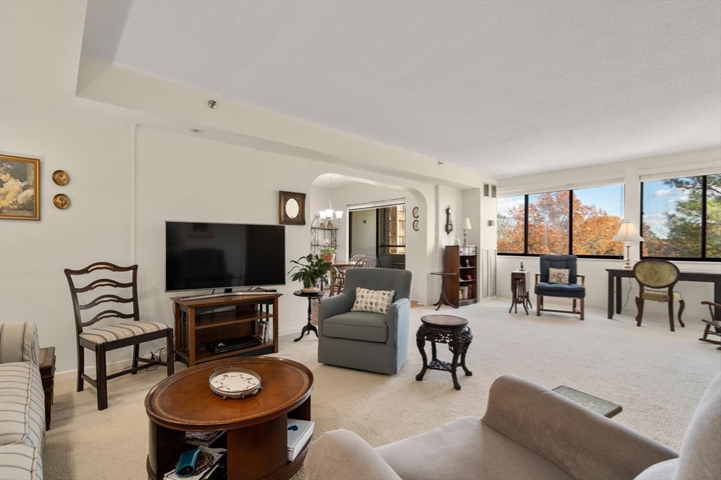 Newton, Massachusetts, 02467, United States, 2 Bedrooms Bedrooms, ,2 BathroomsBathrooms,Residential,For Sale,1987571