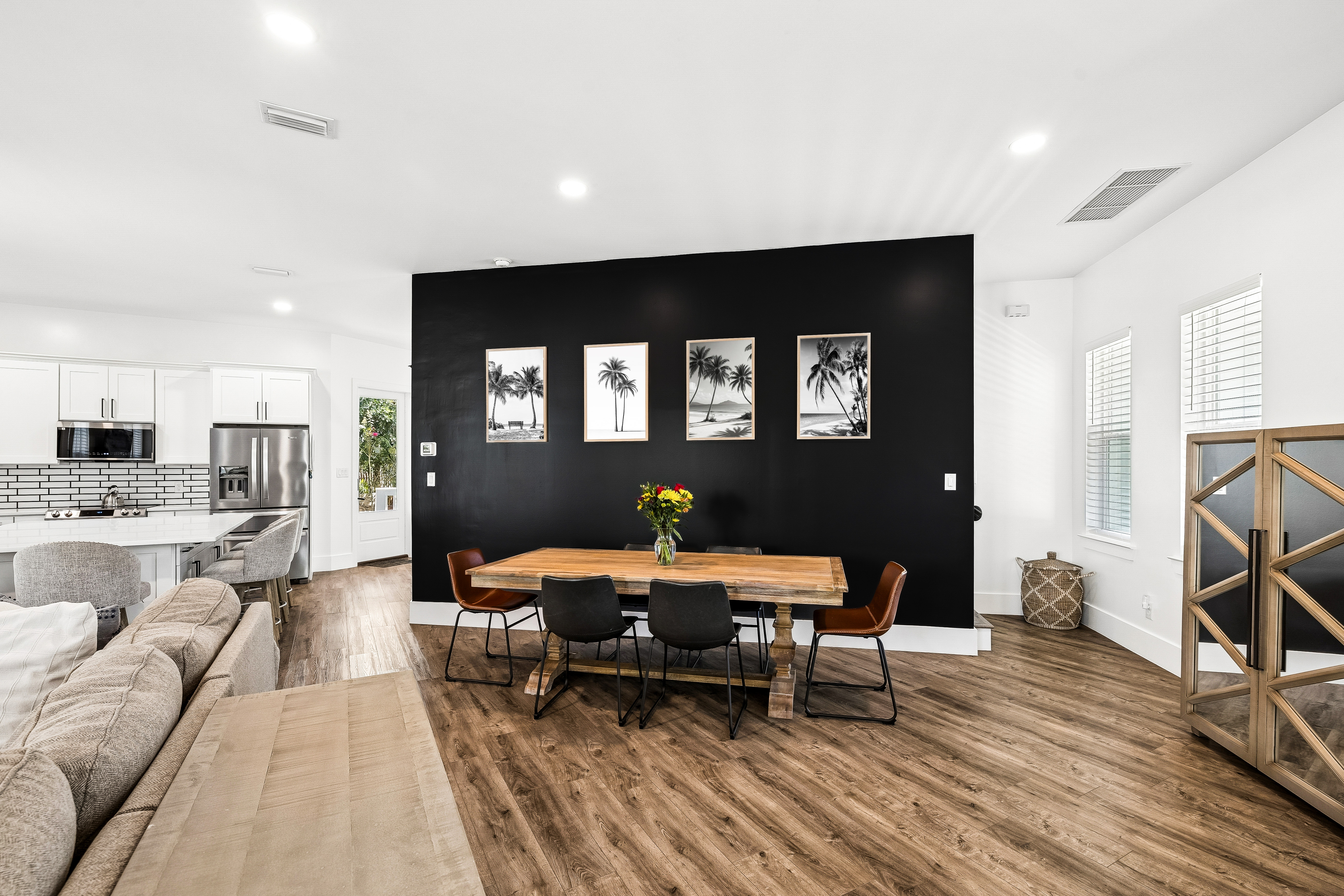  Spacious Newer-Build Home With Wraparound Porch On Gated Community Corner Lot - 物件實景