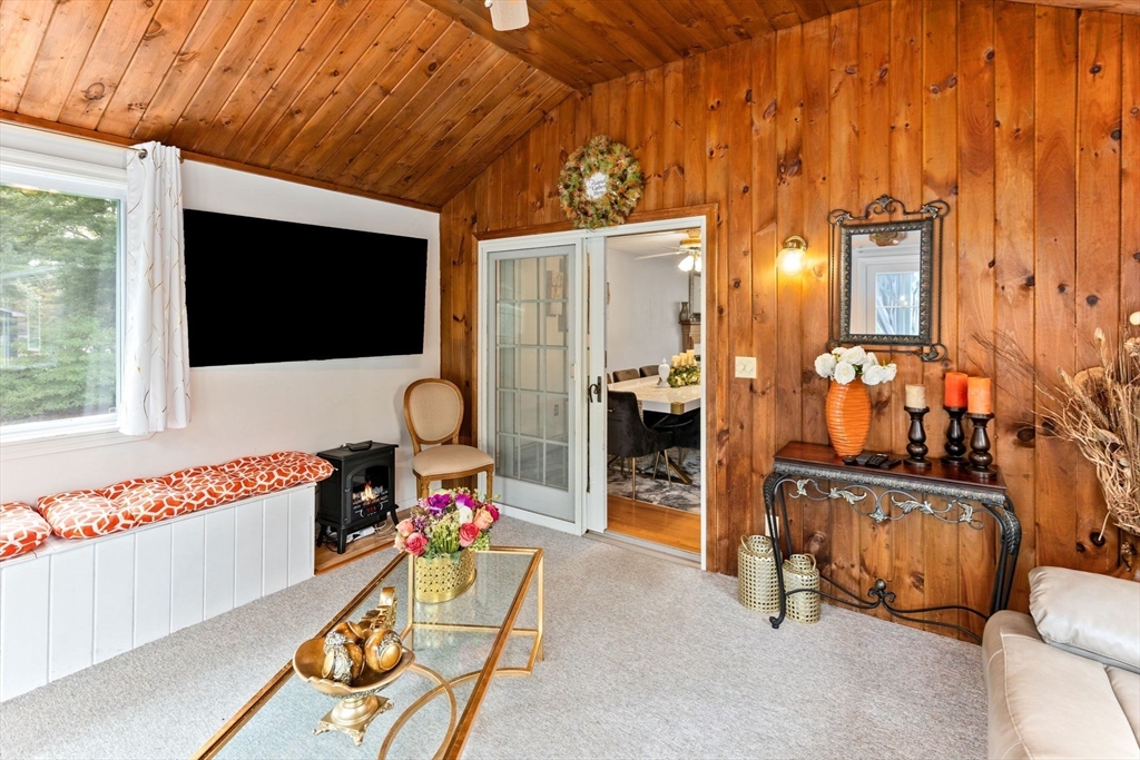 Bridgewater, Massachusetts, 02324, United States, 3 Bedrooms Bedrooms, ,2 BathroomsBathrooms,Residential,For Sale,1943085