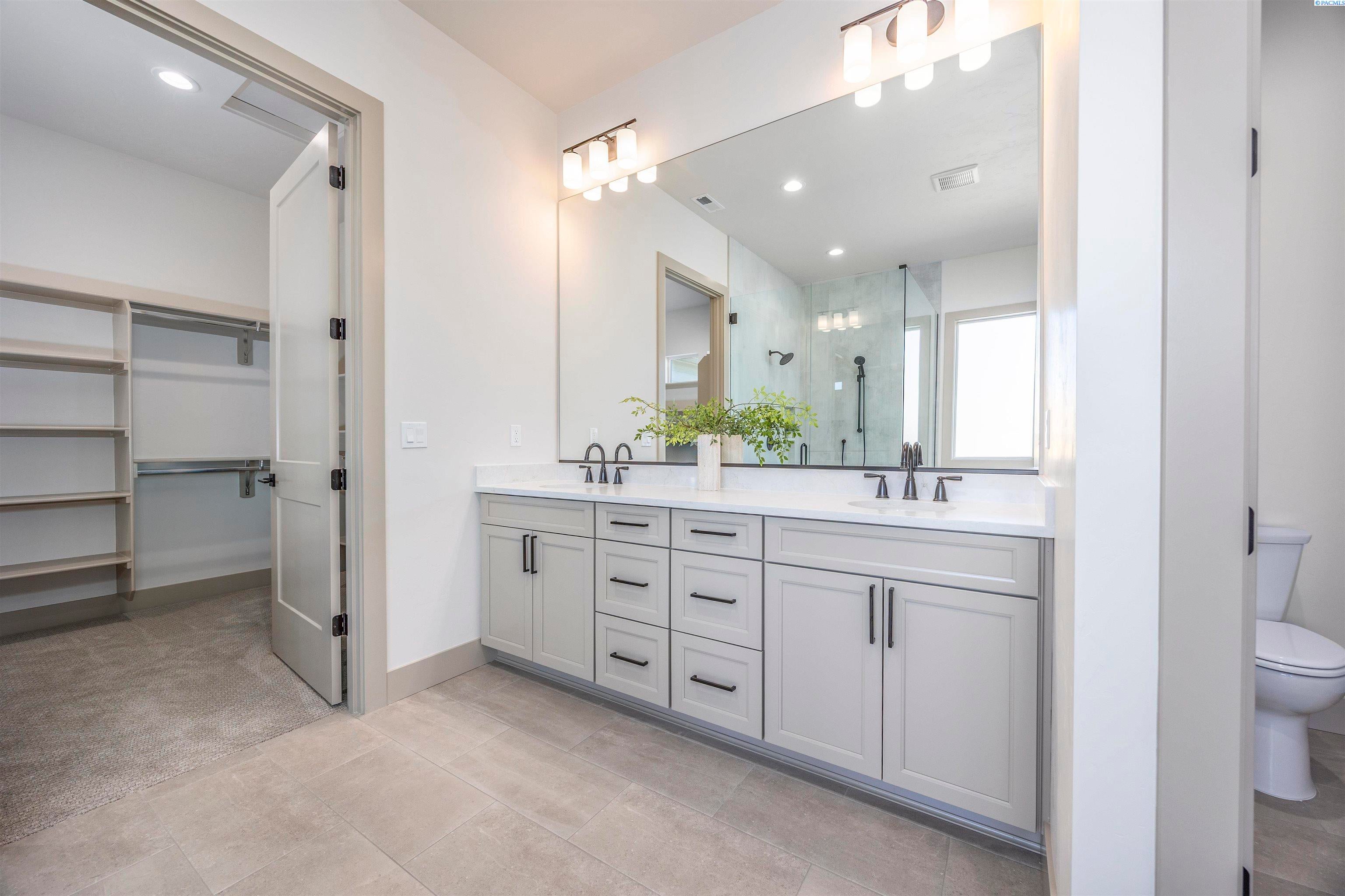 Kennewick, Washington, 99338, United States, 4 Bedrooms Bedrooms, ,3 BathroomsBathrooms,Residential,For Sale,2002511