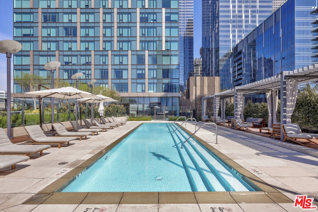 Los Angeles, California, 90017, United States, 1 Bedroom Bedrooms, ,2 BathroomsBathrooms,Residential,For Sale,1987856