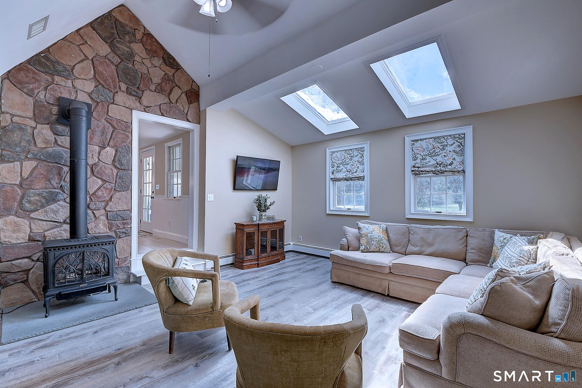 223, Connecticut, 06035, United States, 4 Bedrooms Bedrooms, ,3 BathroomsBathrooms,Residential,For Sale,2042939