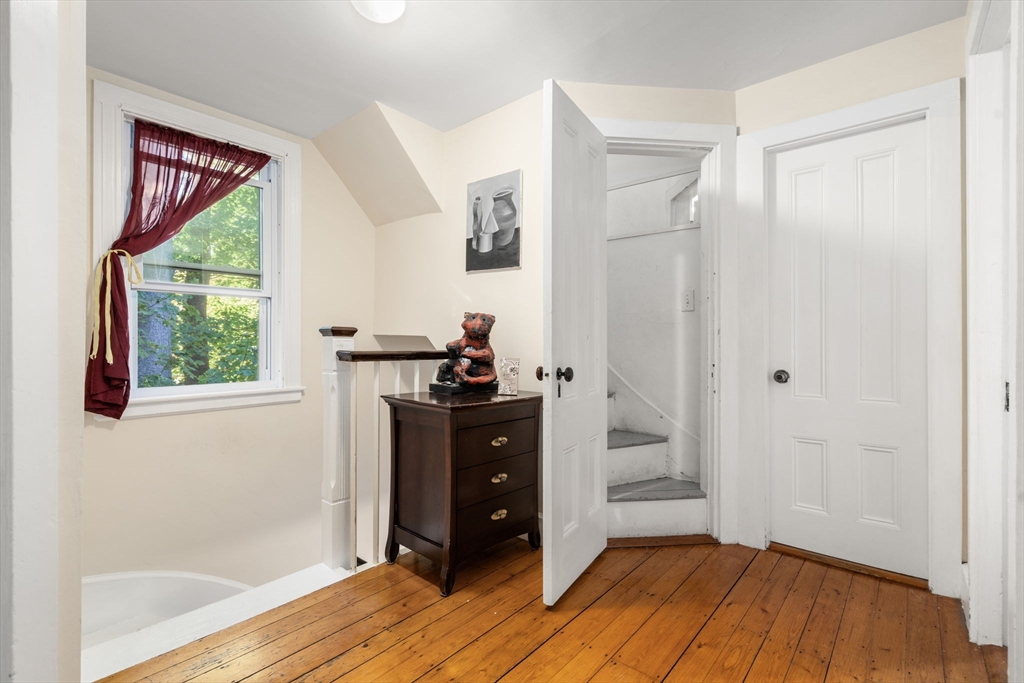 Weston, Massachusetts, 02493, United States, 3 Bedrooms Bedrooms, ,3 BathroomsBathrooms,Residential,For Sale,1960469