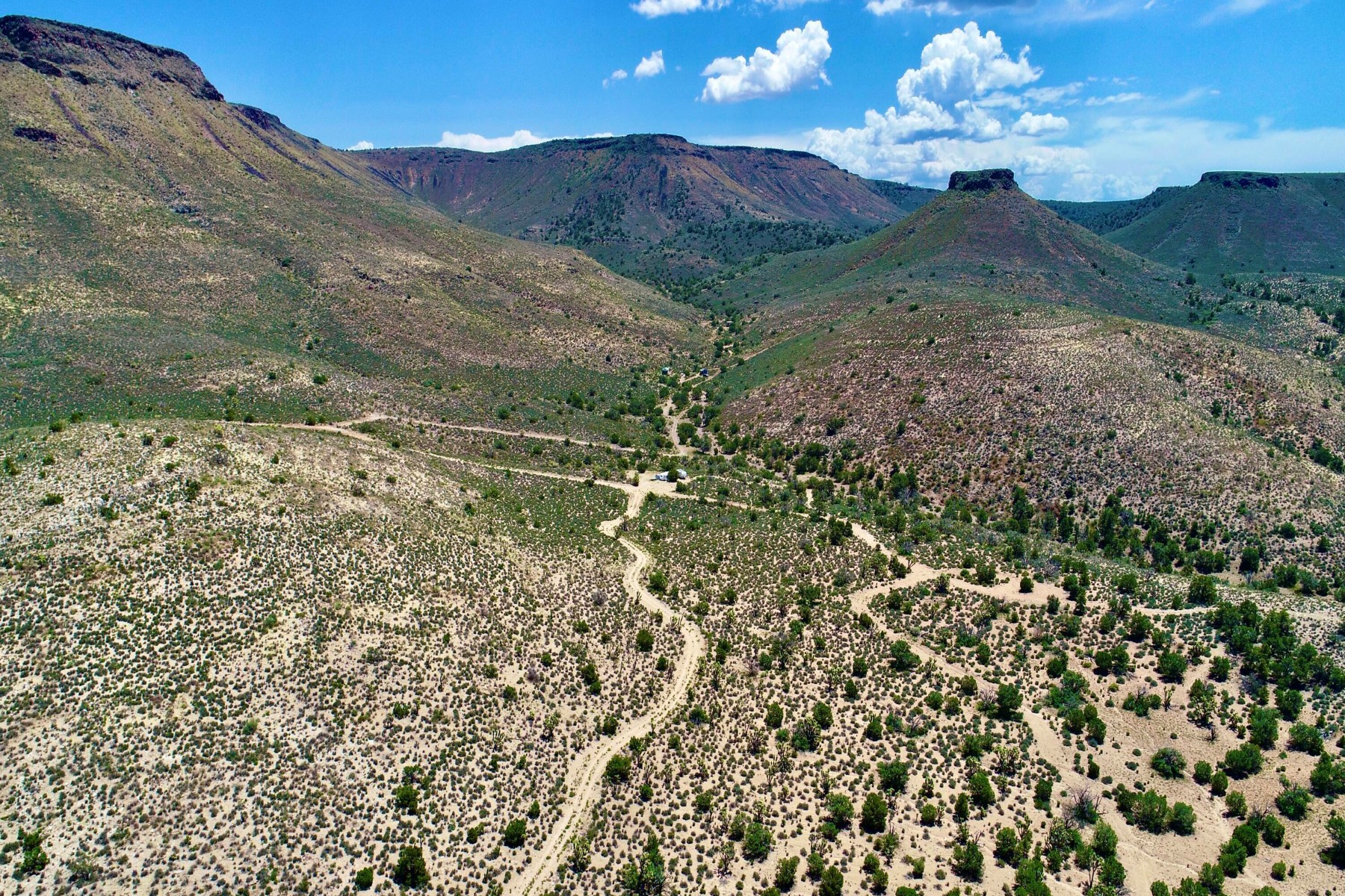  5838 E Diamond Bar Road ¦ Meadview, AZ - 物件實景