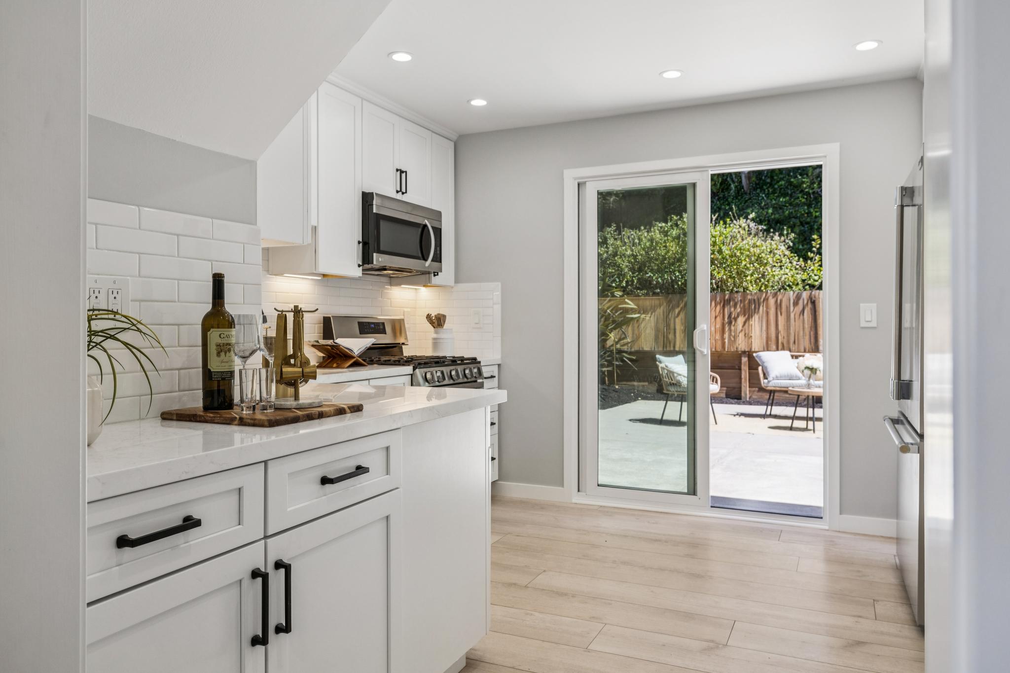  Exceptional Pacifica Retreat with Views - 物件實景