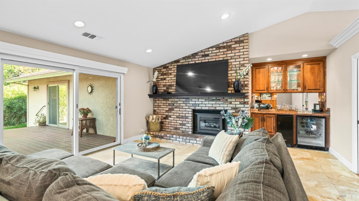 Vacaville, California, 95688, United States, 4 Bedrooms Bedrooms, ,2 BathroomsBathrooms,Residential,For Sale,1857826