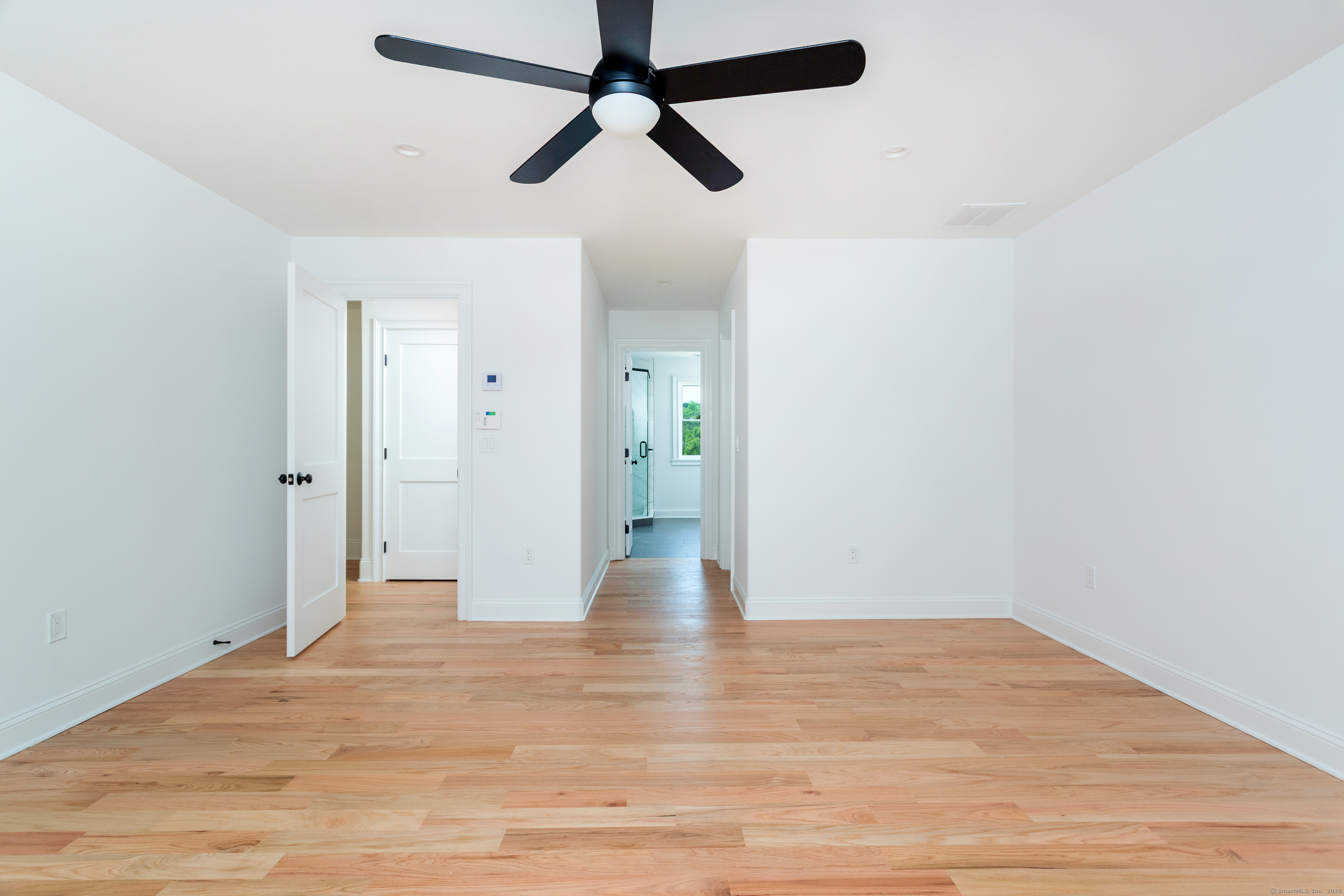 Stratford, Connecticut, 06614, United States, 4 Bedrooms Bedrooms, ,3 BathroomsBathrooms,Residential,For Sale,1906803