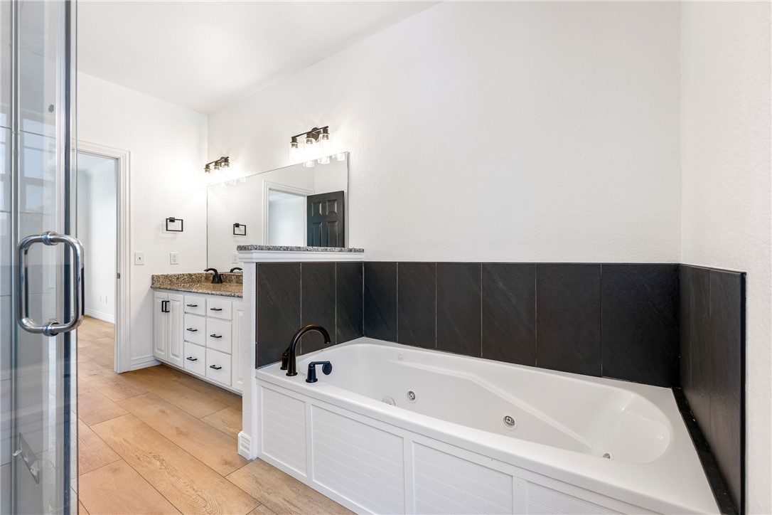 Fayetteville, Arkansas, 72701, United States, 4 Bedrooms Bedrooms, ,3 BathroomsBathrooms,Residential,For Sale,1907520