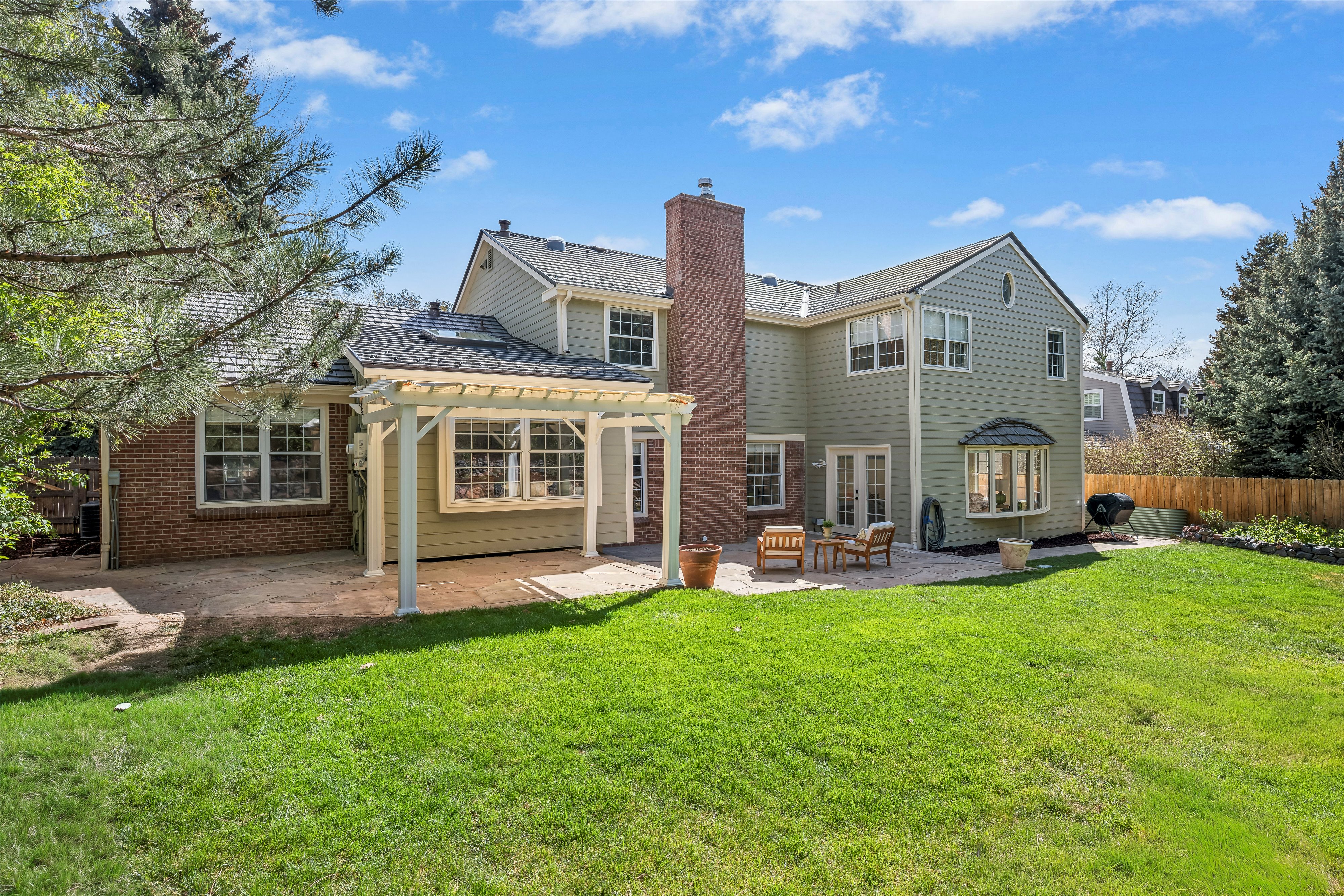  Beautifully Remodeled and Thoughtfully Expanded 5-bedroom, 4-bath Home - 物件實景