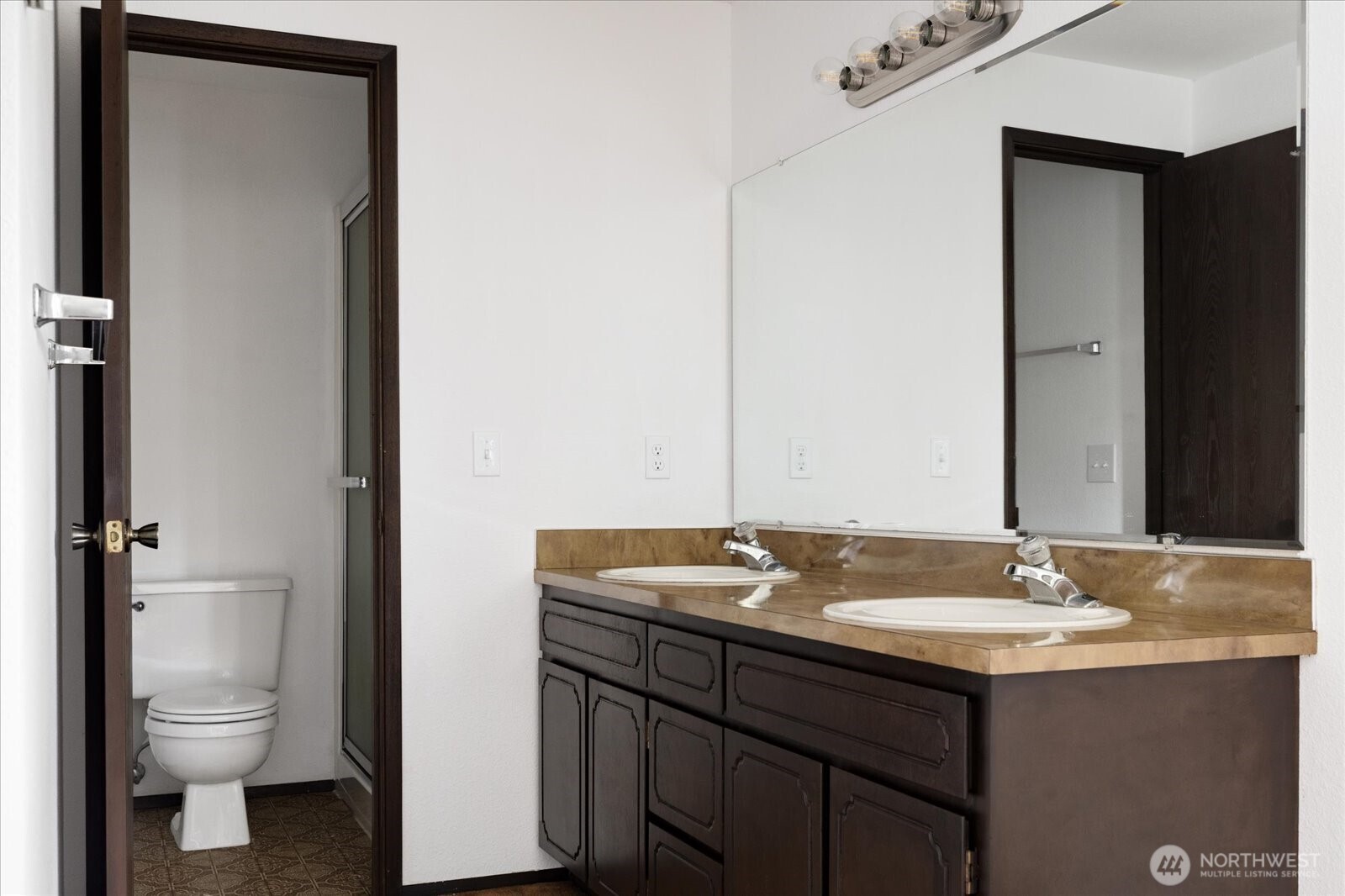 Oak Harbor, Washington, 98277, United States, 3 Bedrooms Bedrooms, ,3 BathroomsBathrooms,Residential,For Sale,1875904