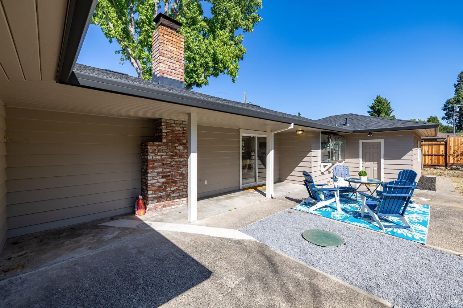 Sebastopol, California, 95472, United States, 2 Bedrooms Bedrooms, ,1 BathroomBathrooms,Residential,For Sale,2048872