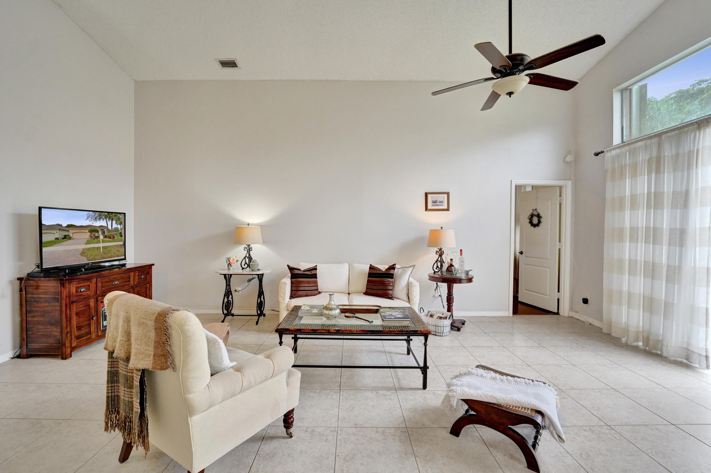 Pembroke Pines, Florida, 33332, United States, 3 Bedrooms Bedrooms, ,2 BathroomsBathrooms,Residential,For Sale,1987784