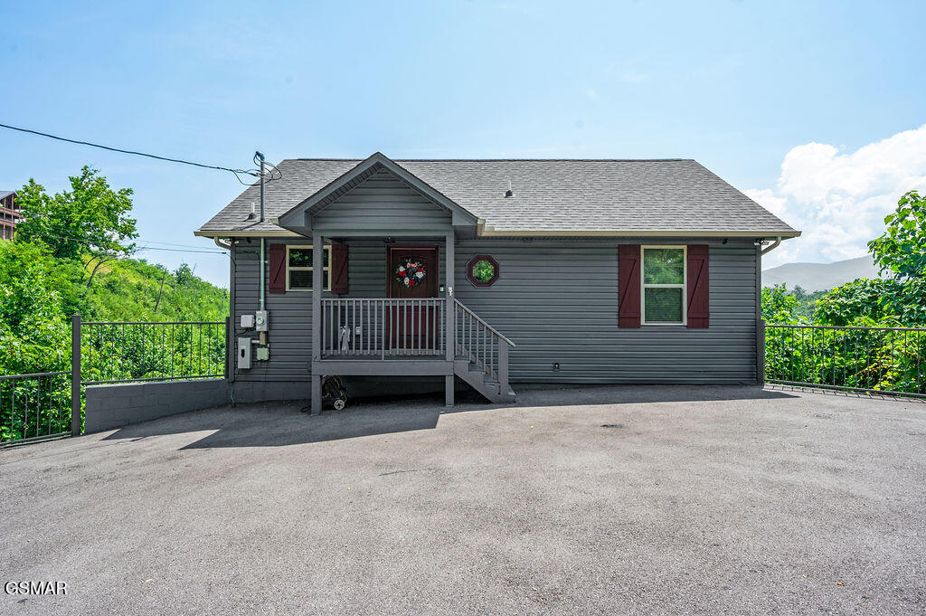 Gatlinburg, Tennessee, 37738, United States, 2 Bedrooms Bedrooms, ,2 BathroomsBathrooms,Residential,For Sale,1924446