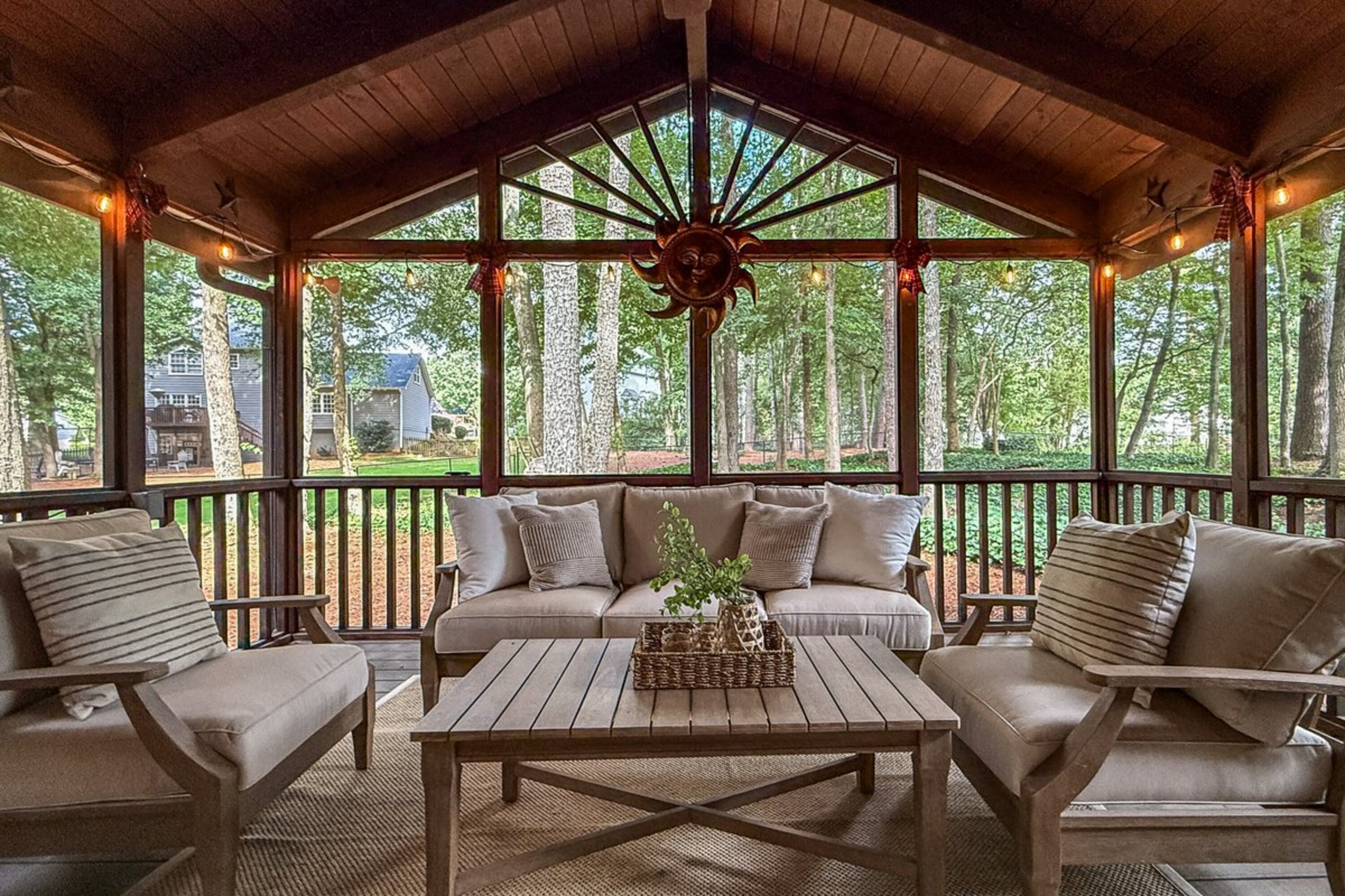  Andover North Home Blends Privacy and Convenience - 物件實景