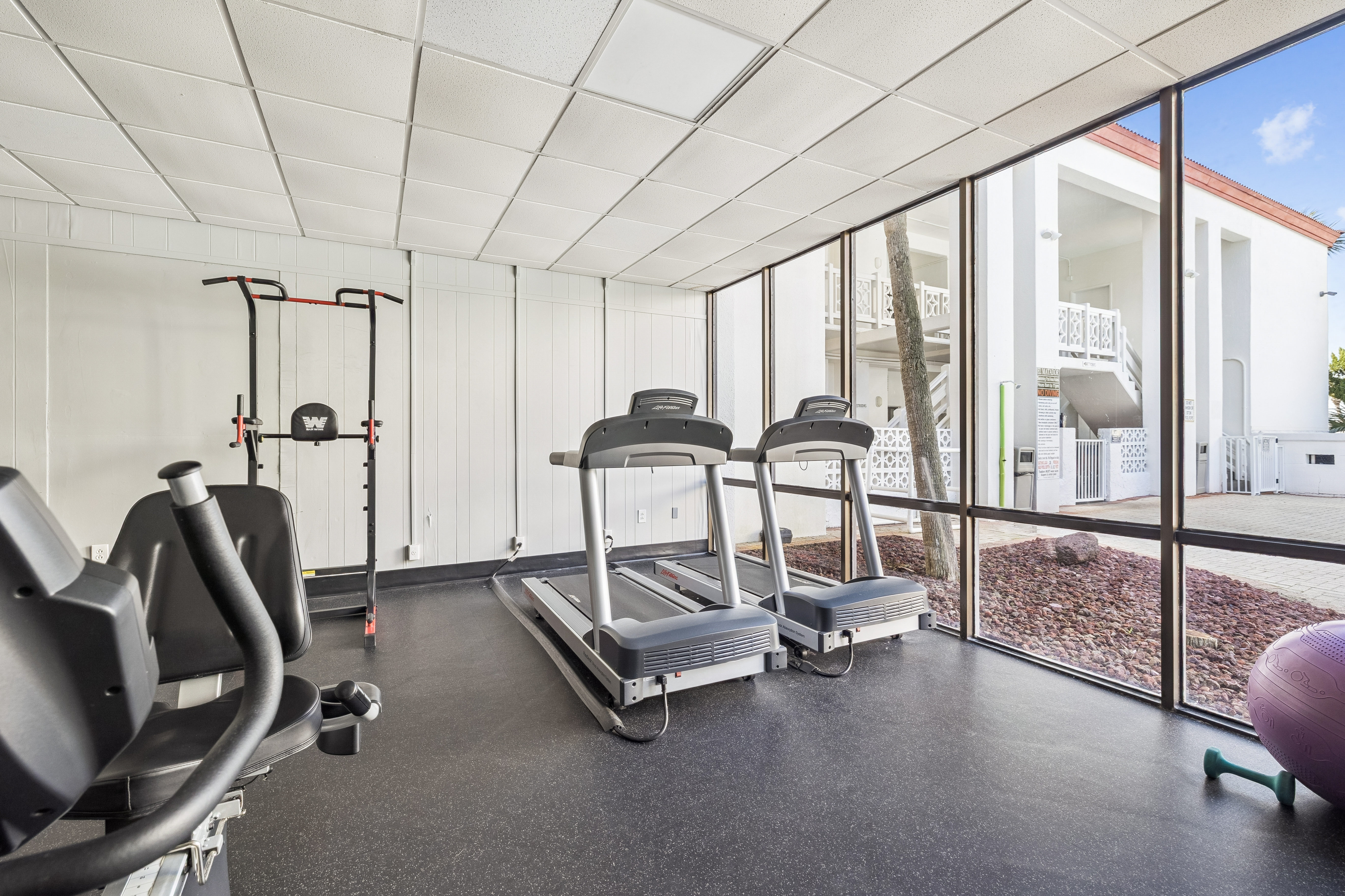  Gulf-Front Corner Retreat In Sought-After Community Near Amenities - 物件實景