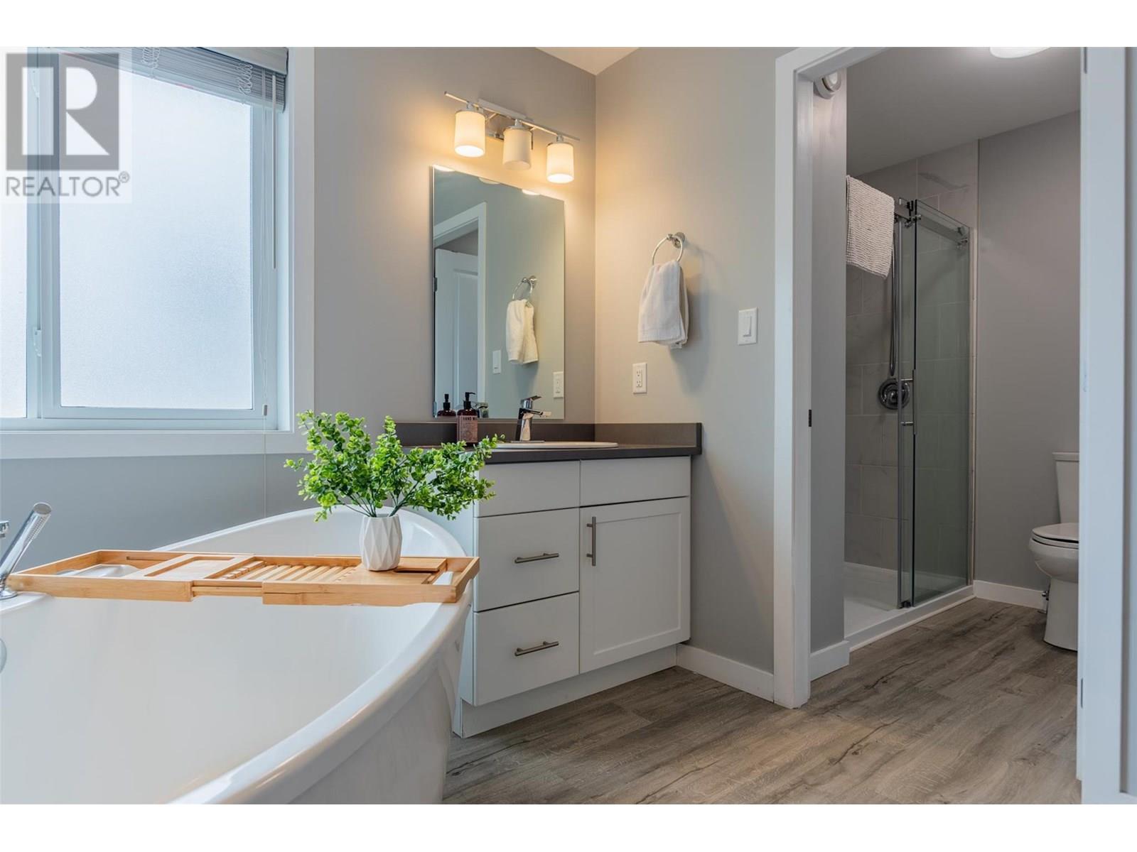 CASTLEGAR, British Columbia, V1N 4X9, CA, 5 Bedrooms Bedrooms, ,2 BathroomsBathrooms,Residential,For Sale,1913698