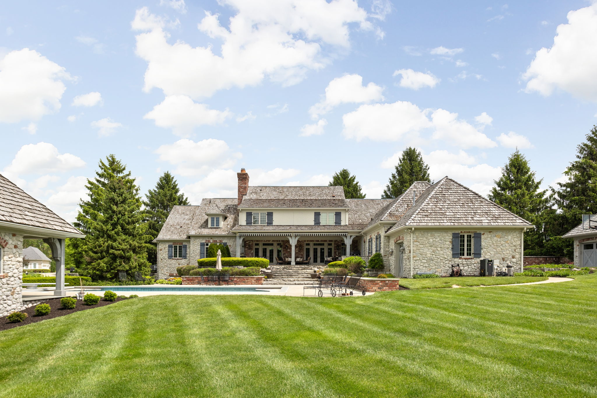  Signature Estate Set on More than 2 Acres in Desirable Zionsville Neighborhood - 物件實景