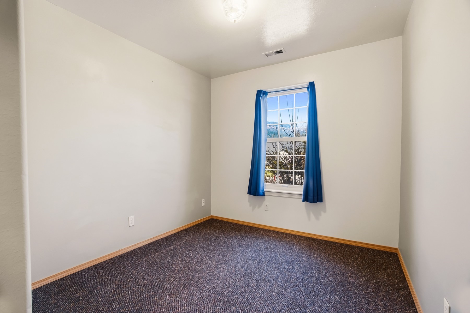  Single-Level Living with Key Updates - 物件實景