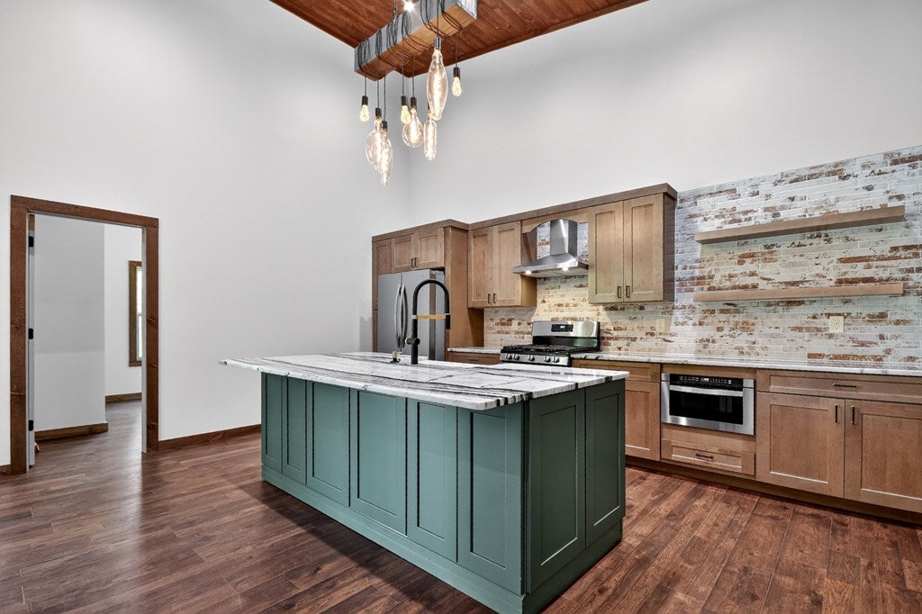 Mineral Bluff, Georgia, 30559, United States, 3 Bedrooms Bedrooms, ,3 BathroomsBathrooms,Residential,For Sale,1871294
