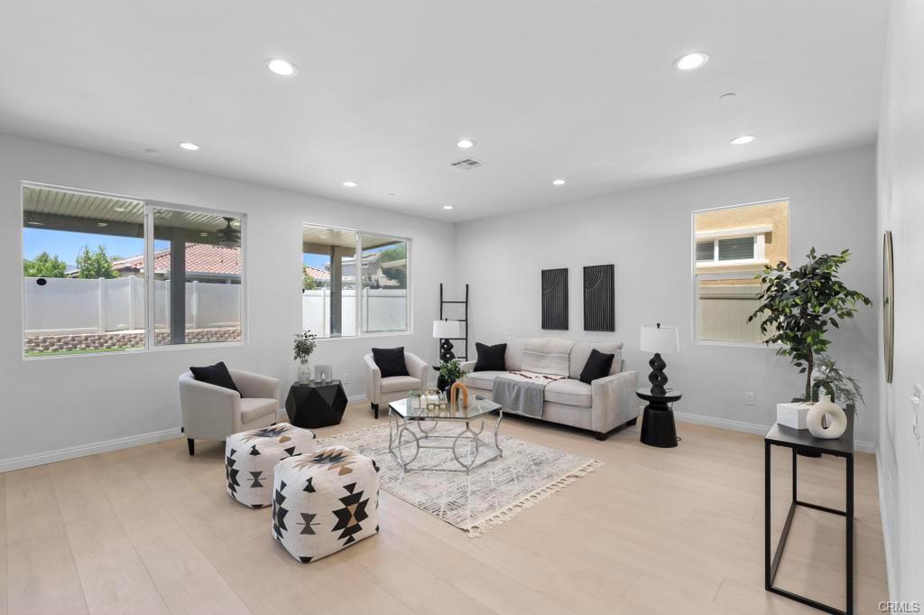 Lake Elsinore, California, 92530, United States, 4 Bedrooms Bedrooms, ,3 BathroomsBathrooms,Residential,For Sale,1942705