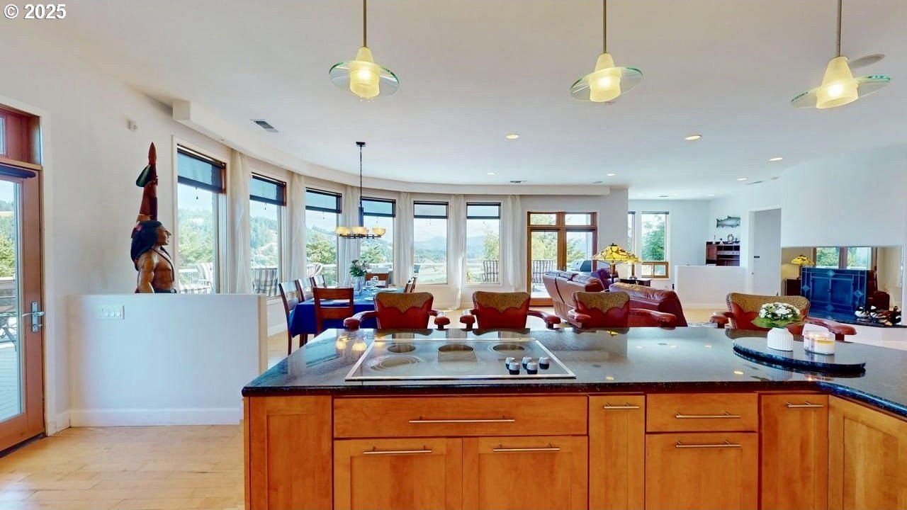 Gold Beach, Oregon, 97444, United States, 3 Bedrooms Bedrooms, ,5 BathroomsBathrooms,Residential,For Sale,1974377