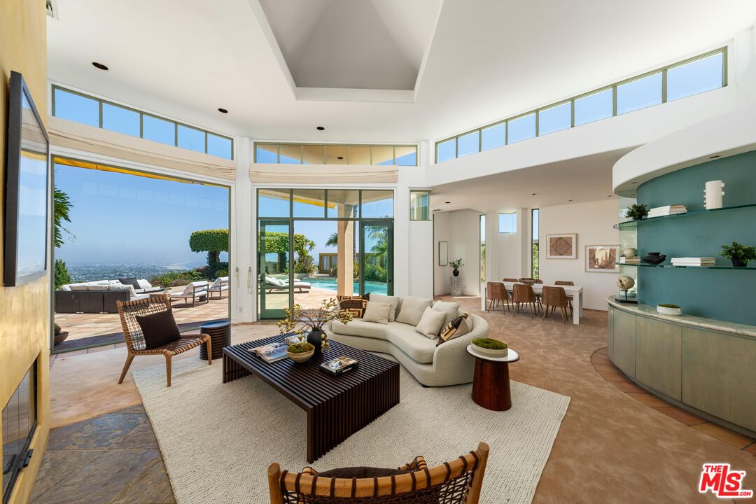 Pacific Palisades, California, 90272, United States, 4 Bedrooms Bedrooms, ,2 BathroomsBathrooms,Residential,For Sale,1770890